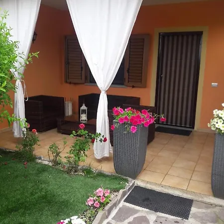 Casa Con Giardino 度假居 *