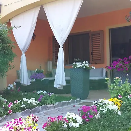 Casa Con Giardino Casa de Férias